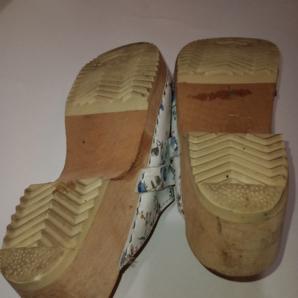 Shoes - Picture 4 of 4